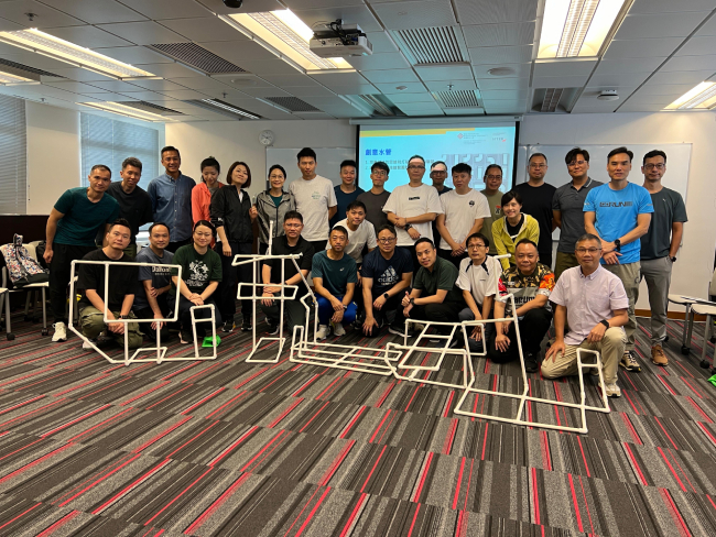 The ISITD organised various in-service training courses for Immigration Service members of different ranks to improve their management skills and to enhance their communication skills and team spirit in the workplace, so as to meet the operational needs.